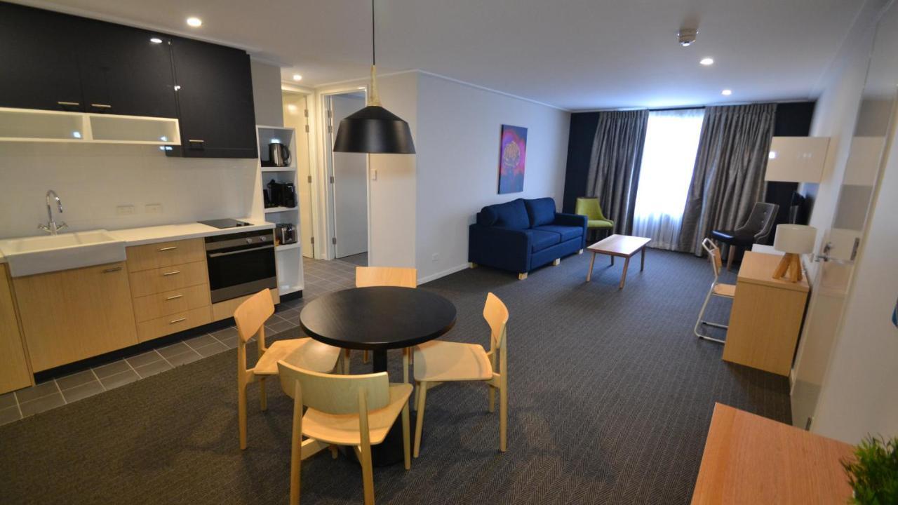 The Astor Suites โกลเบิร์น ภายนอก รูปภาพ